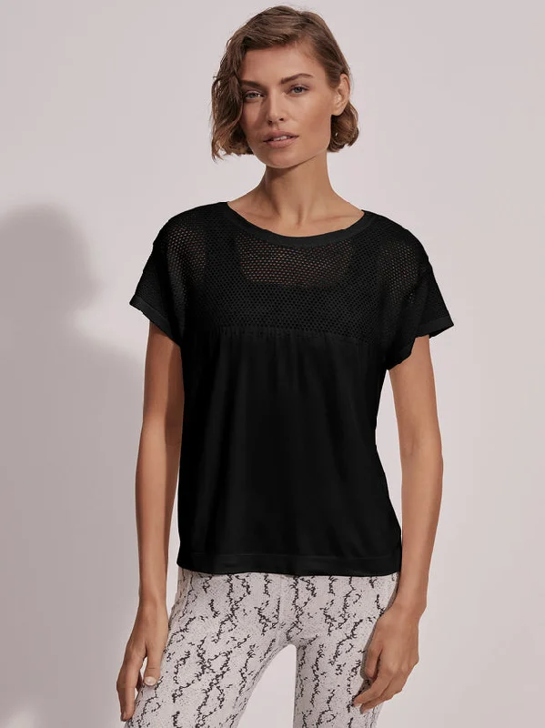 Varley Calloway Boxy Tee - Black Front Pockets Side Pockets Patch Pockets