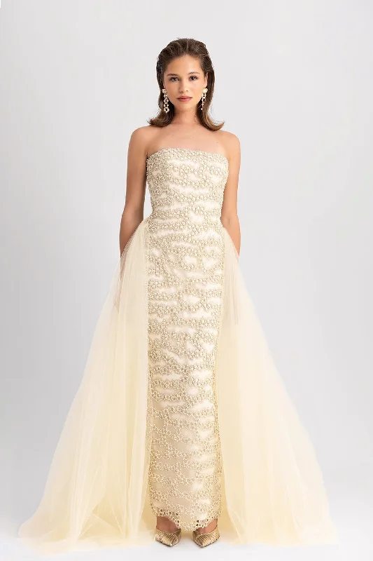 Fully embroidered dress with tulle tail